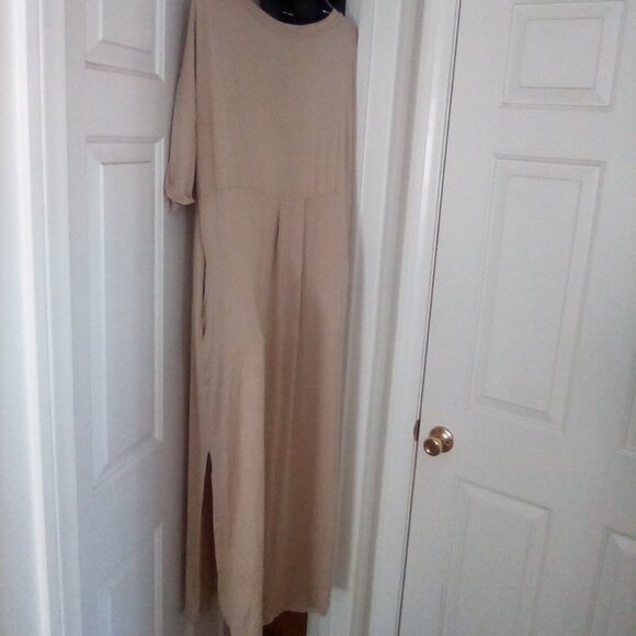 💞Lovely house dress with pockets, folded sleeve hem, cute back detail size 1X💞 - Picture 2 of 8